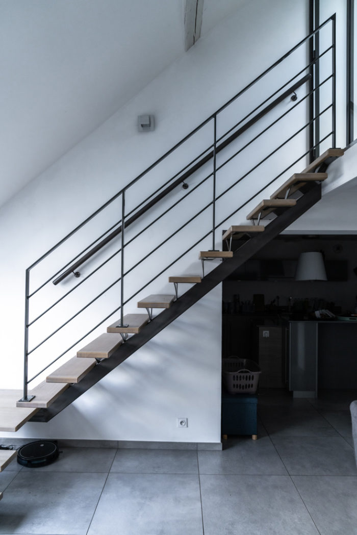 Garde-corps pour l'escalier d'une mezzanine dans un appartement à Annecy