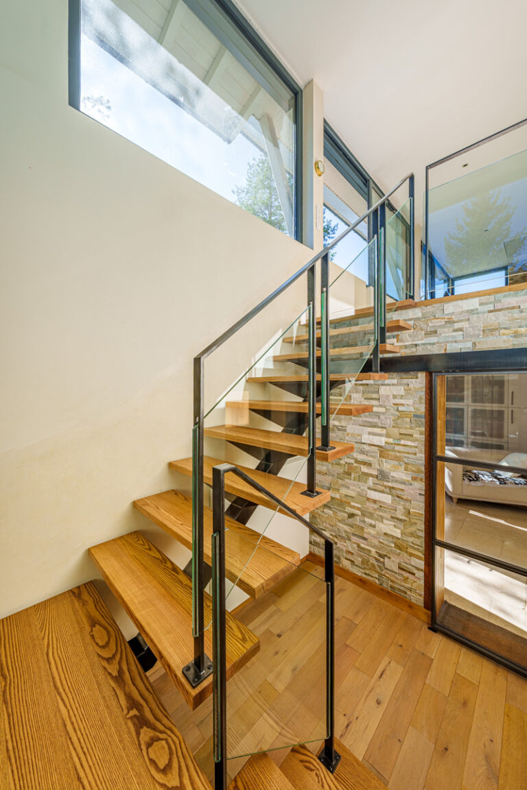 Réalisation d'un escalier sur-mesure acier bois